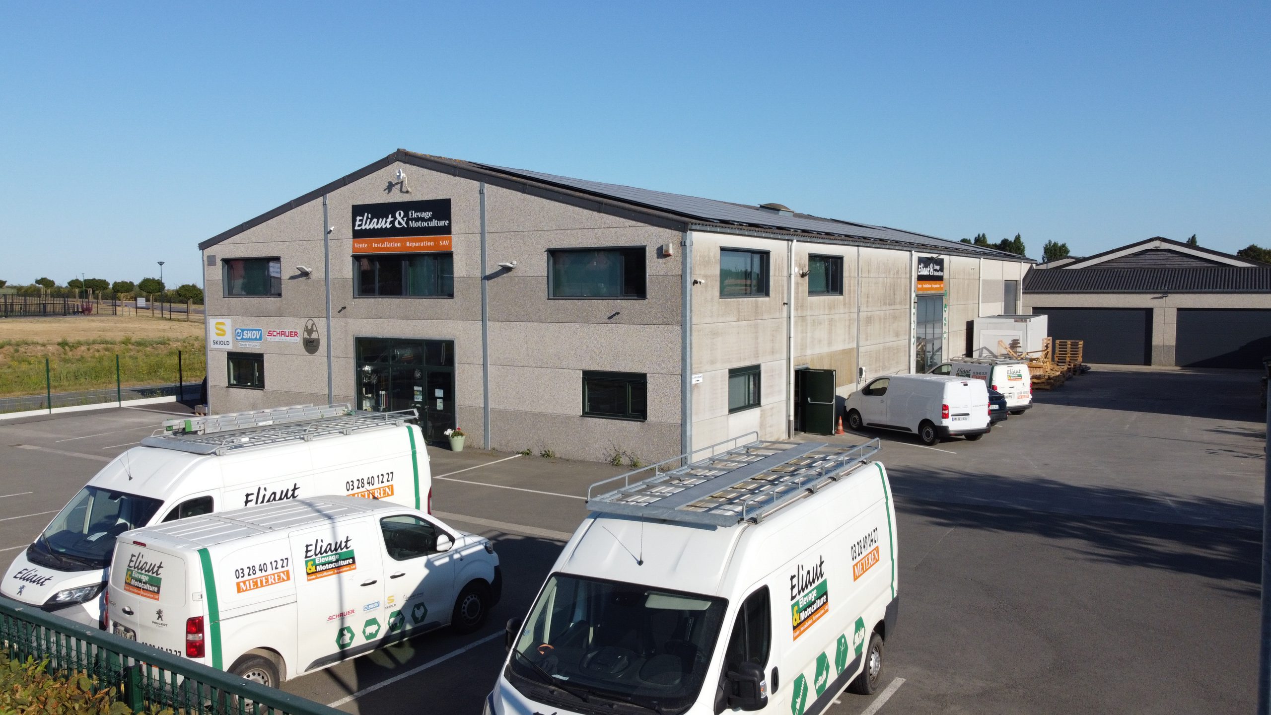 Bannière accueil façade 2 et camions Eliaut élevage et motoculture